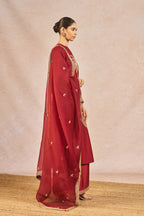 'Laal Chaand Kinara' Set