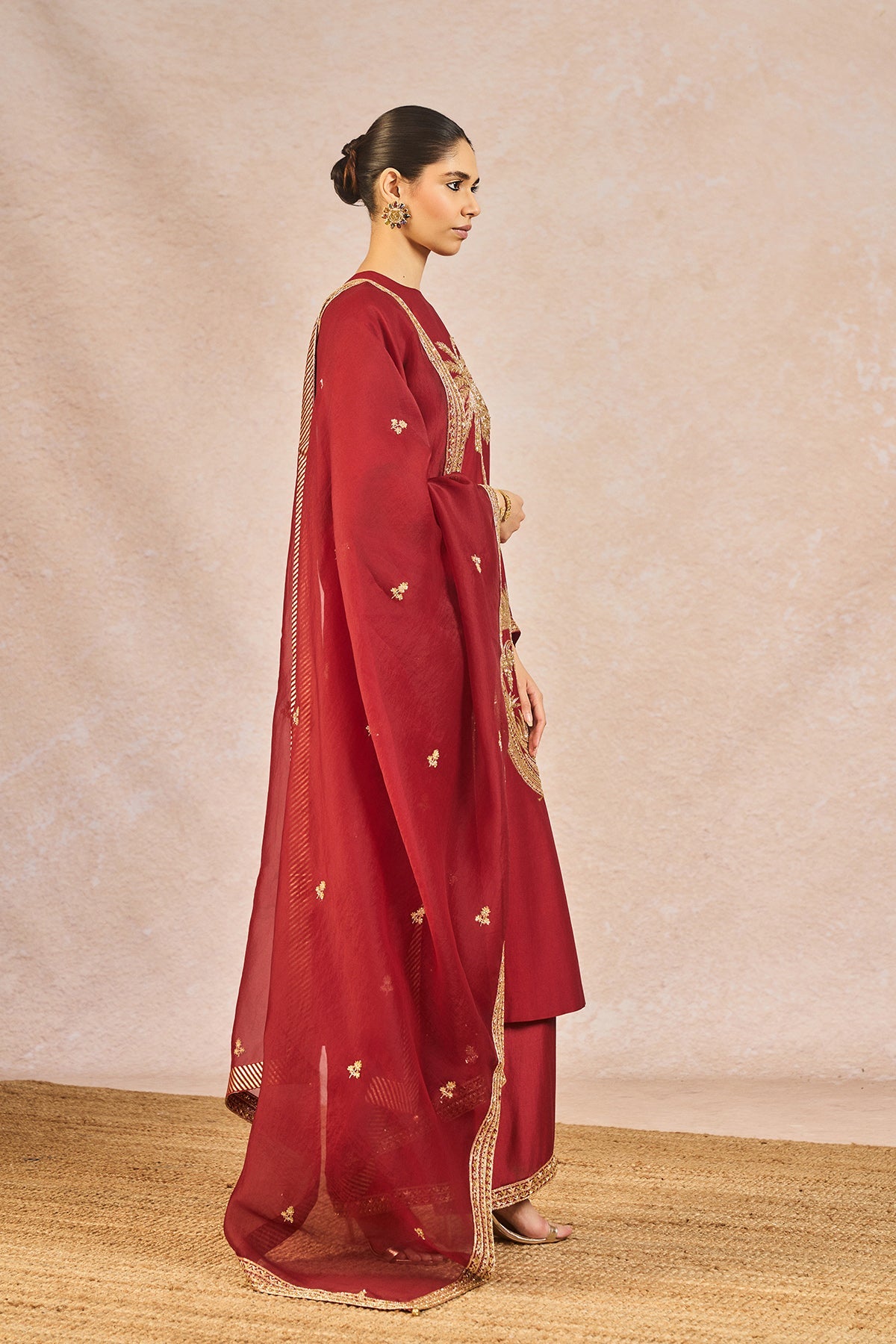 'Laal Chaand Kinara' Set