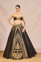 The 'Aankhon ka Paigam' Lehenga