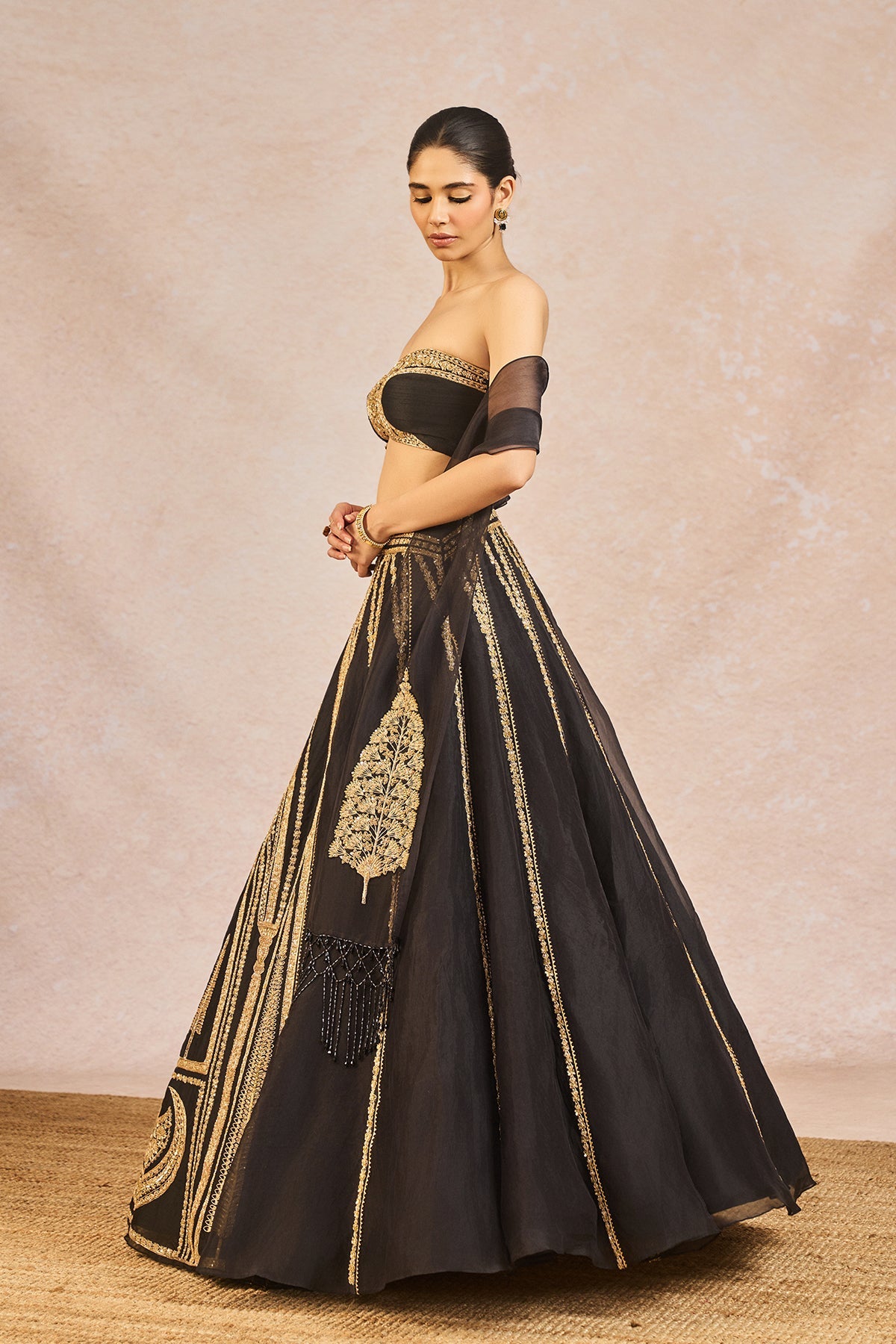 The 'Aankhon ka Paigam' Lehenga