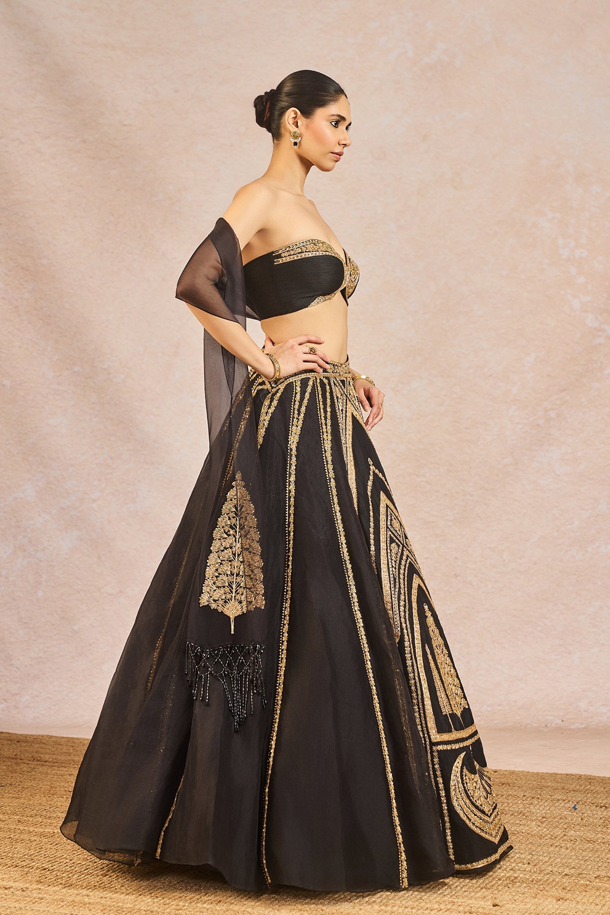 The 'Aankhon ka Paigam' Lehenga