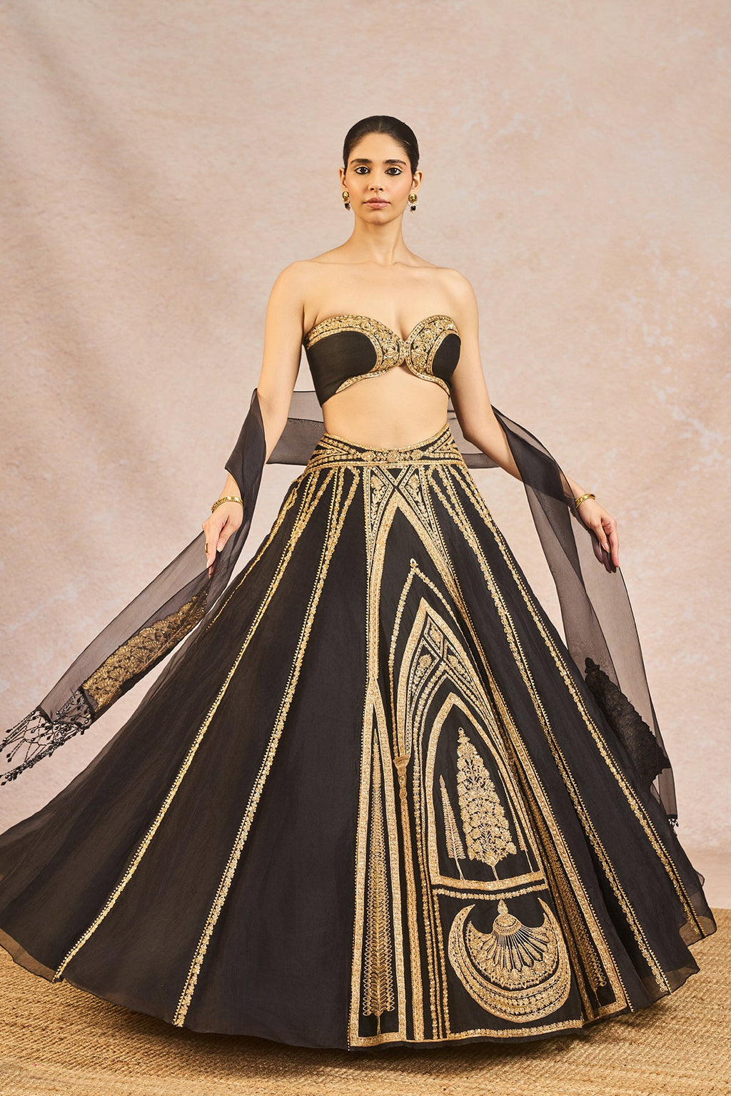 The 'Aankhon ka Paigam' Lehenga
