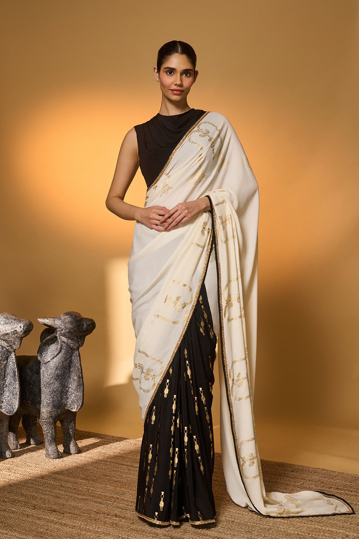 Black & White Tribal Pillar Saree