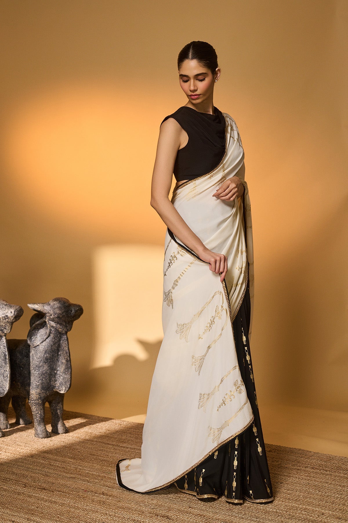 Black & White Tribal Pillar Saree