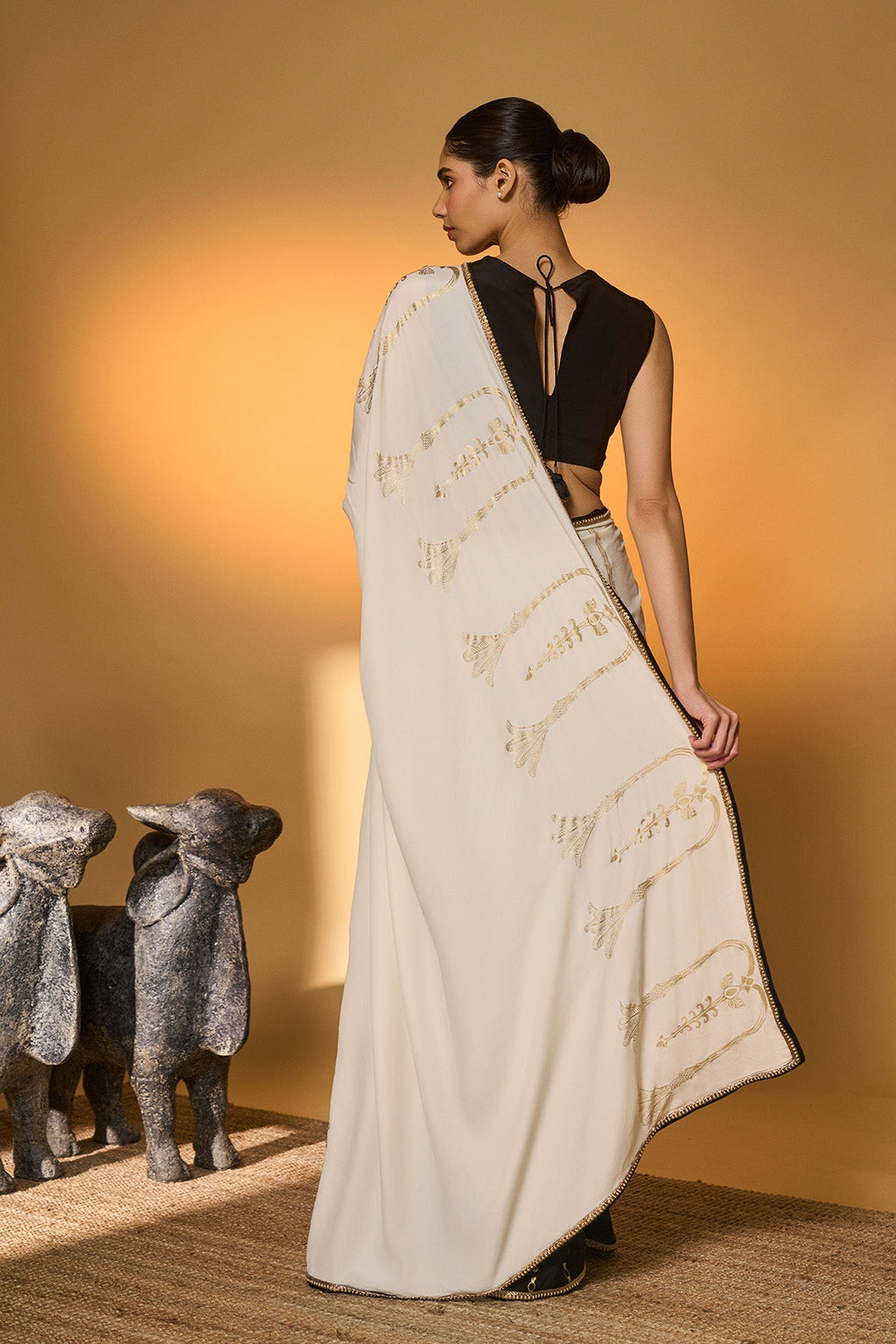 Black & White Tribal Pillar Saree