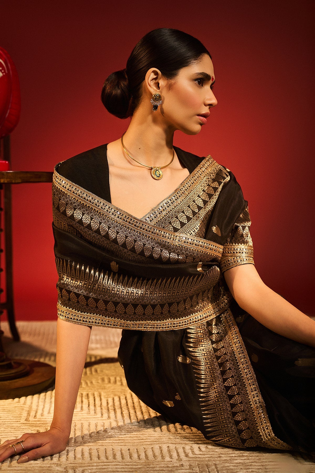 Black Haath Phool Saree